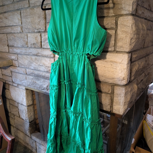 Green Sleeveless Tiered Maternity Dress - Picture 7 of 8